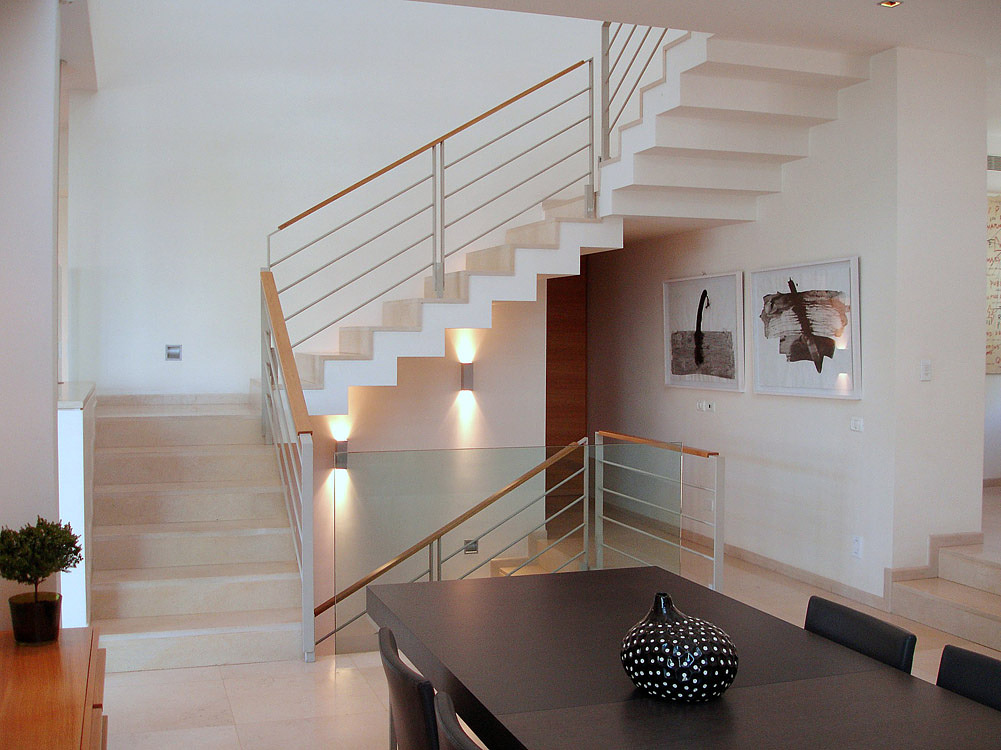QVAL HOUSE - גרם מדרגות